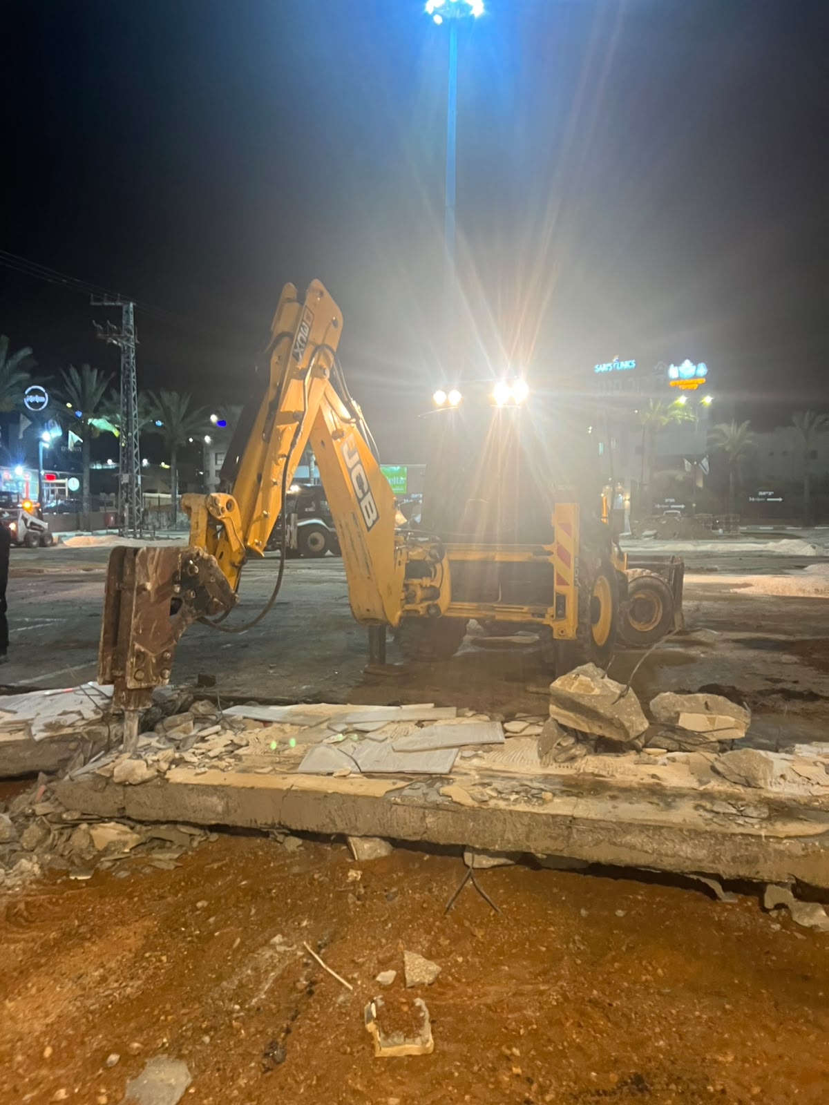 הריסה ופירוק בטון באמצעות ציוד מקצועי – אמיר עבודות בטון