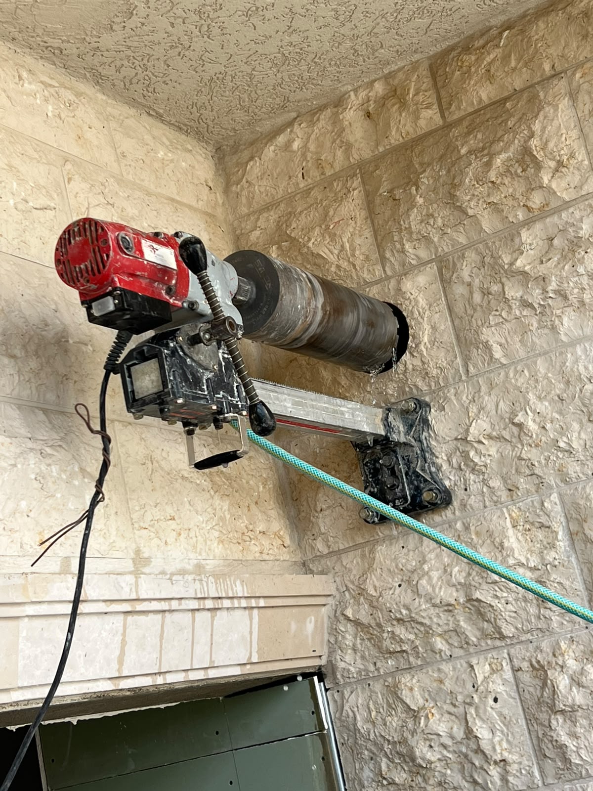 קידוח בטון באמצעות מקדח יהלום – אמיר עבודות בטון